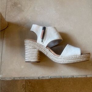 Tom’s Elegant Cream Woven Sandals NWOT
